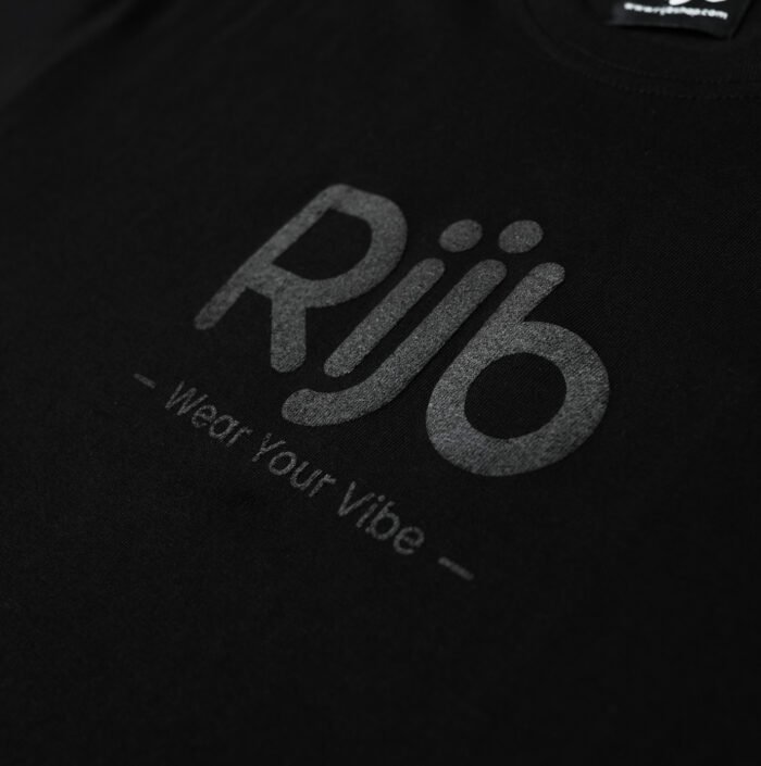 Rijb-front-logo-closeup-Puff-full